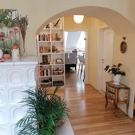 아파트 Unique In The Position *